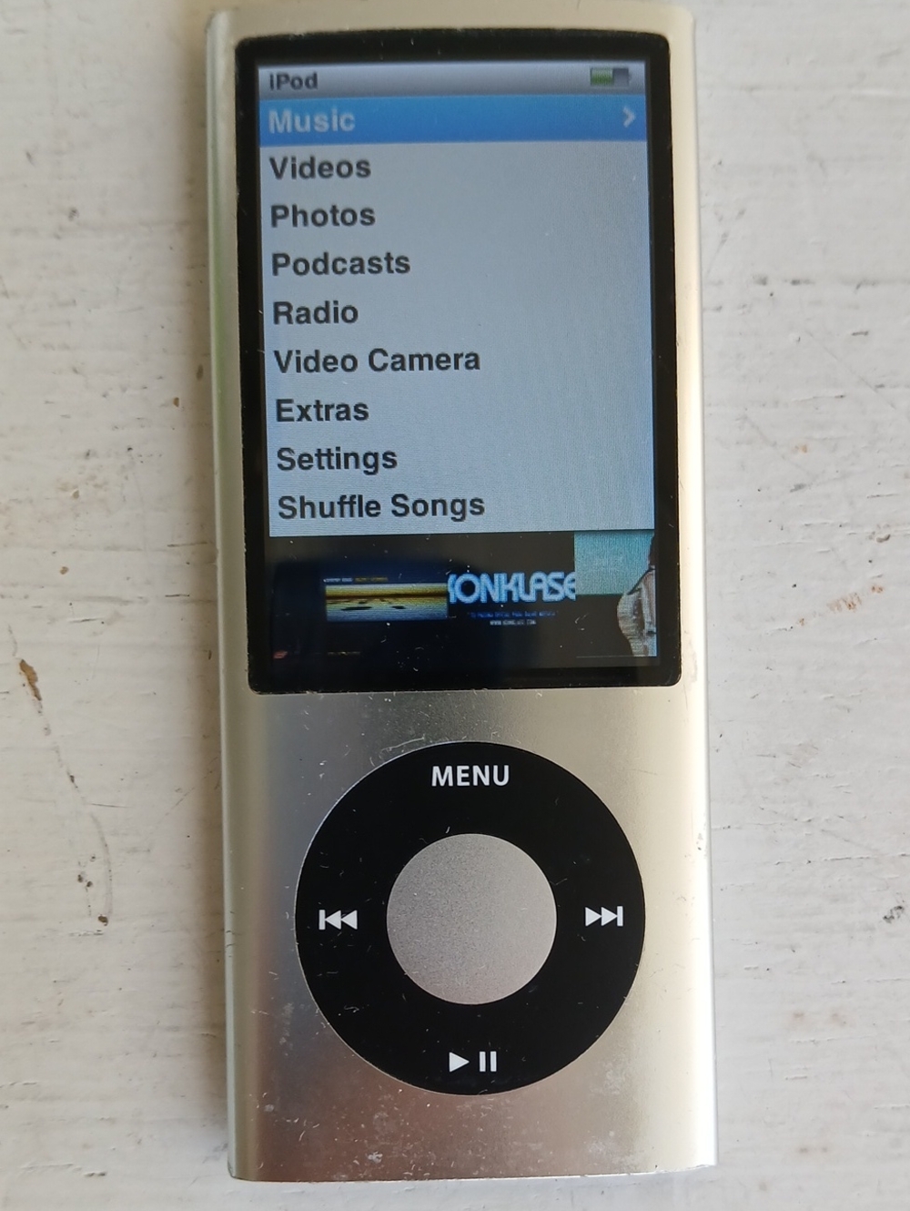 Apple iPod Nano 5th Generation Green 8GB Video Camera MP3 Player A1320